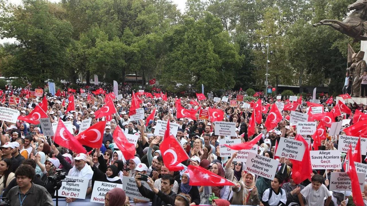 Büyük Aile Platformu TBMM'ye dilekçe gönderdi: LGBT örgütleri kapatılsın