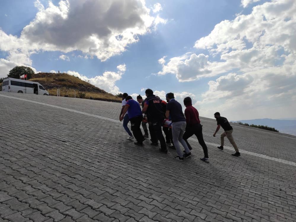 Kayseri'de yamaç paraşütü yere çakıldı!