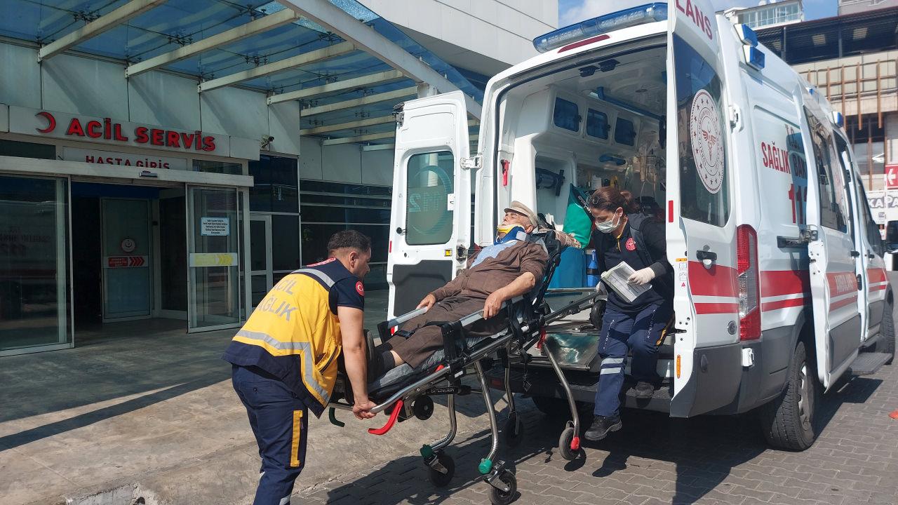 Karabük'te yol kenarındaki ağaca çarpan otomobilde 3 kişi yaralandı