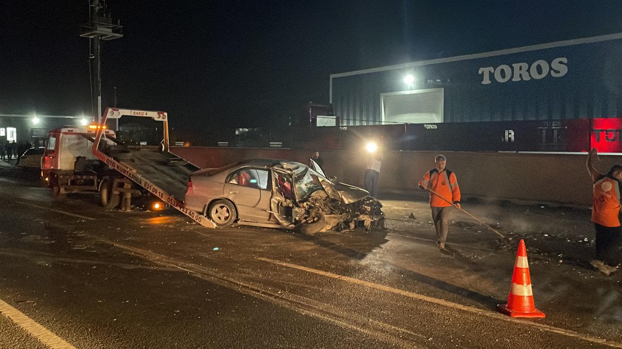 İzmir'de işçi servisleri ve otomobilin karıştığı kazada 6 kişi yaralandı