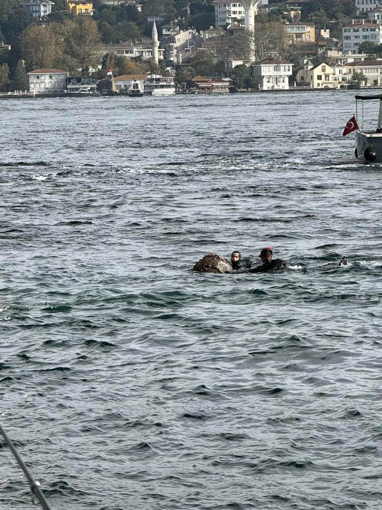 İstanbul Boğazı'nda şüpheli cisim paniği