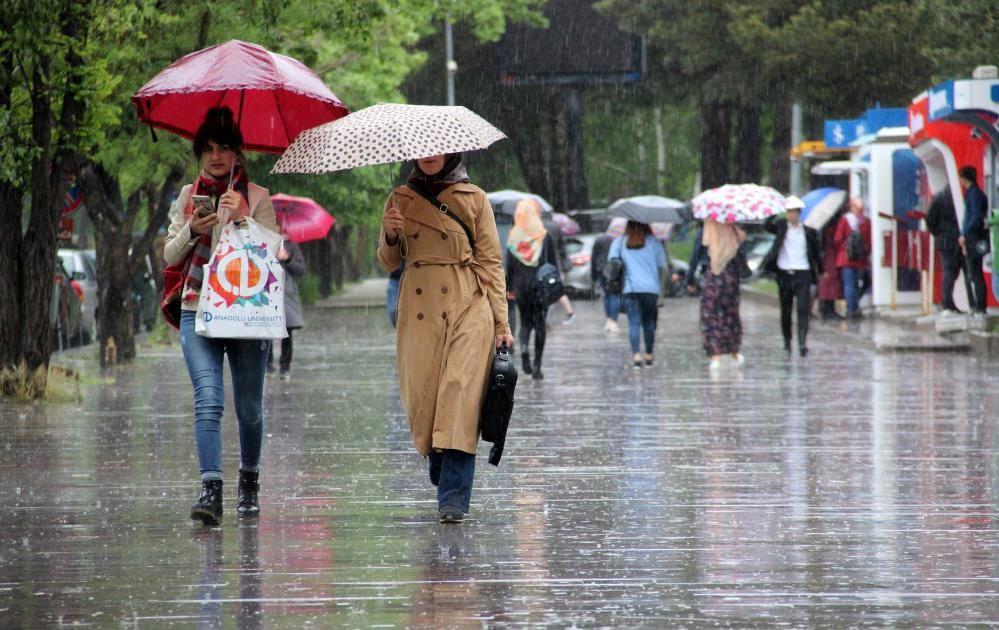 44 kentte bekleniyordu: Yeni uyarı geldi, İstanbul’da sağanak çok kuvvetli başladı!