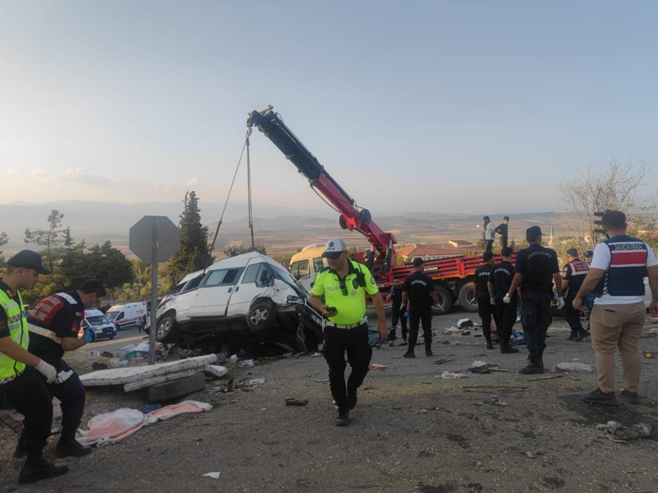 Gaziantep'te kamyon yoldaki araçlara çarptı: 5 ölü, 17 yaralı