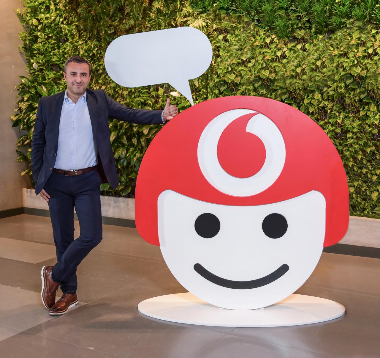 Vodafone'un dijital kahramanı TOBİ, artık konuşarak da hizmet verecek!