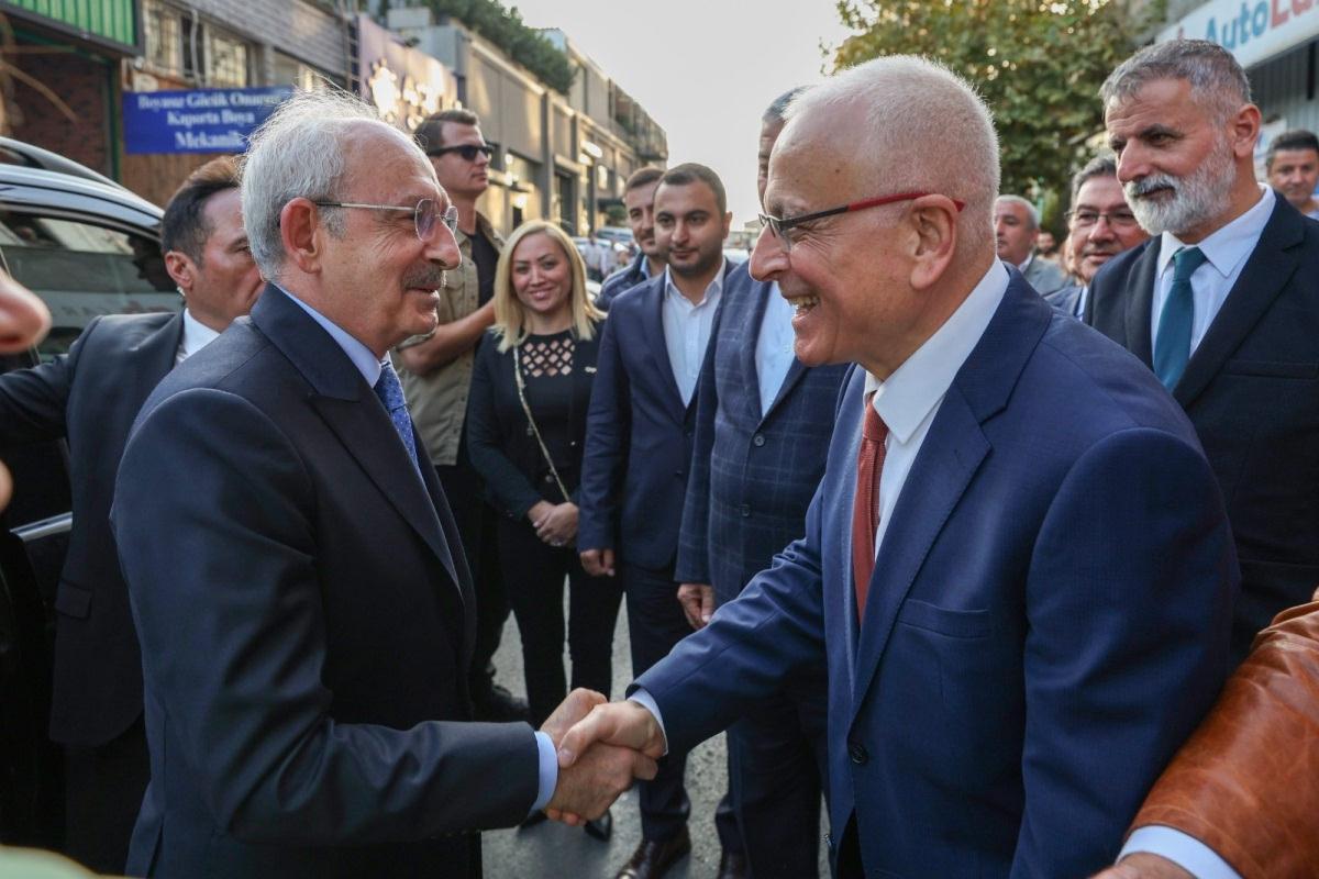 Kılıçdaroğlu, terör propagandası' suçundan ceza alan Yanardağ'ı ziyaret etti