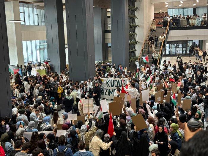 İstanbul Medipol Üniversitesi öğrencilerinden Filistin'e destek eylemi