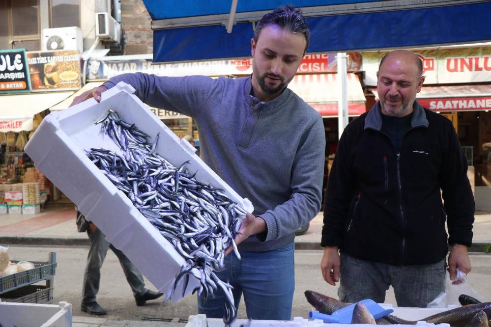 Karadenizlilerin burun kıvırdığı hamsi Anadolu’ya kolilerle gönderiliyor