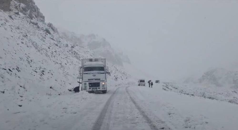 Ulaşıma kar engeli: Görüntüler Türkiye'den!