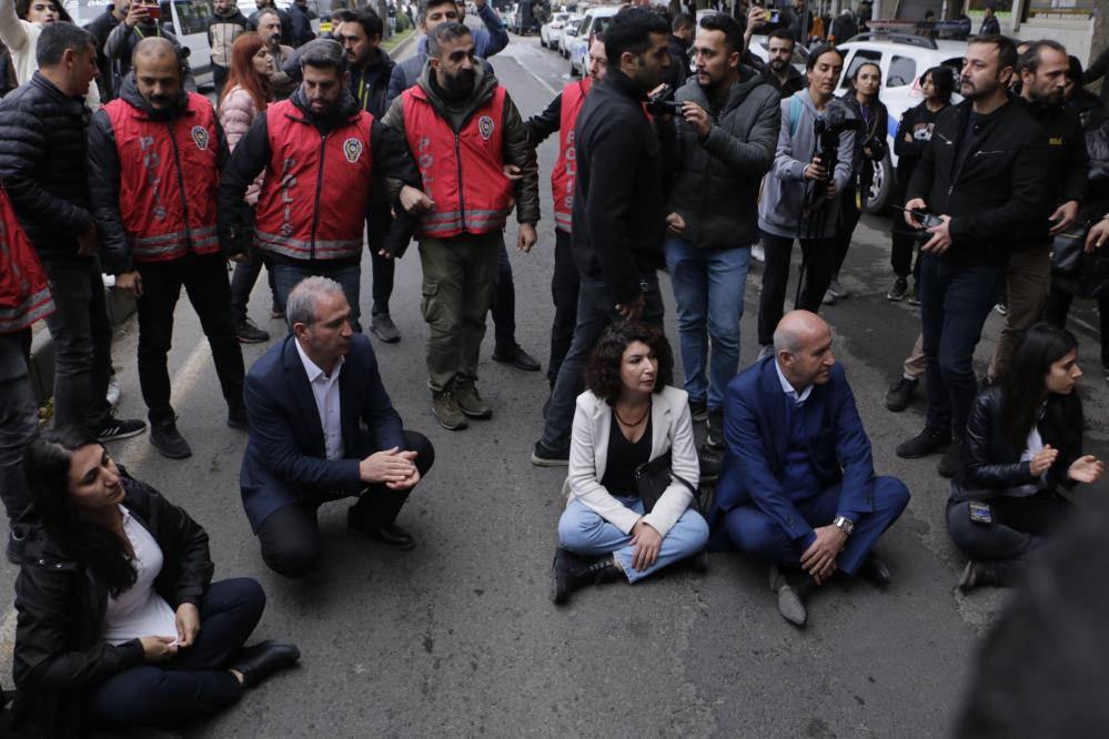 İzinsiz gösteriye polis müdahalesi: 50 gözaltı