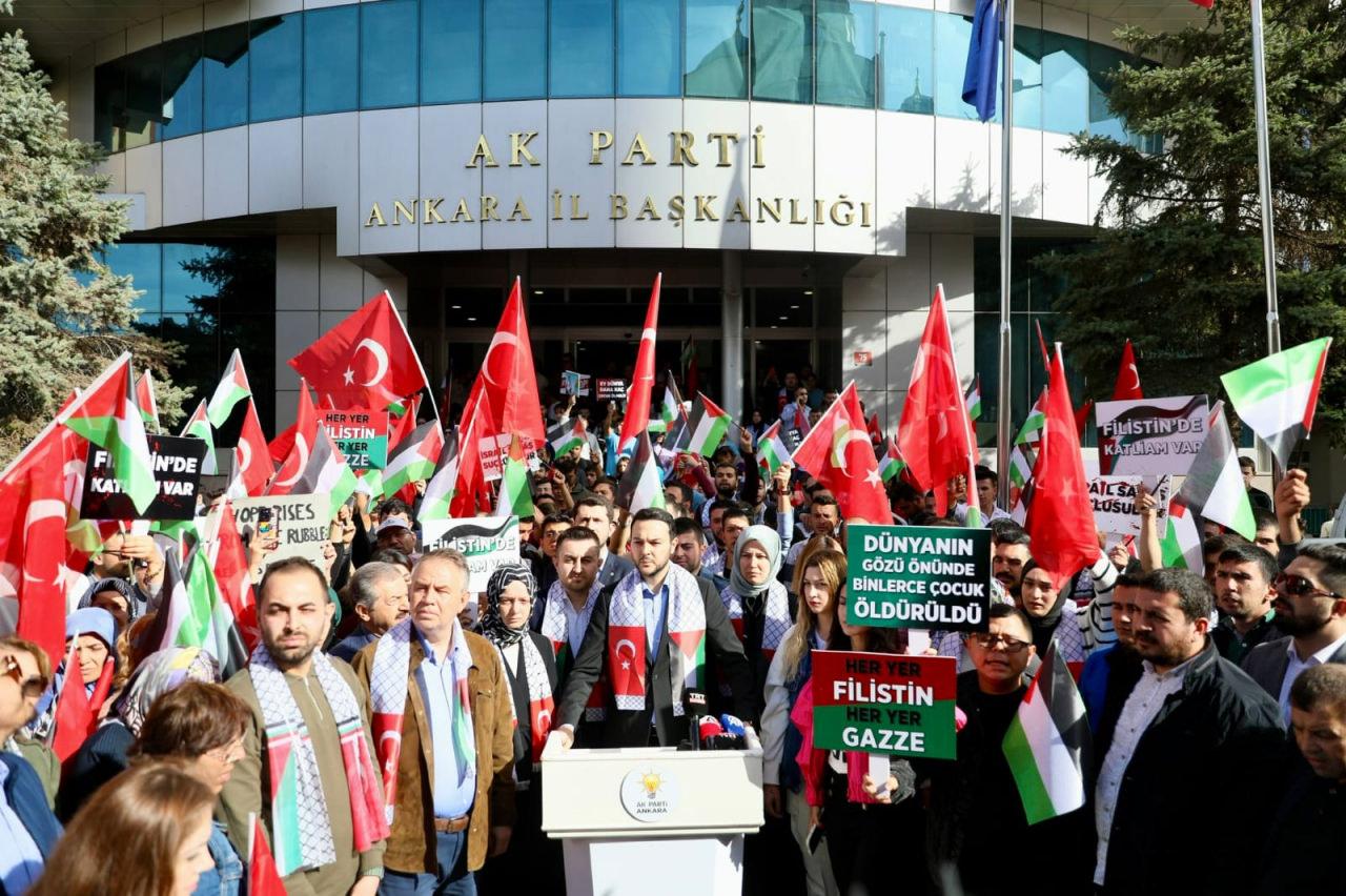 AK Partili gençlerden bebek katili İsrail'e tepki