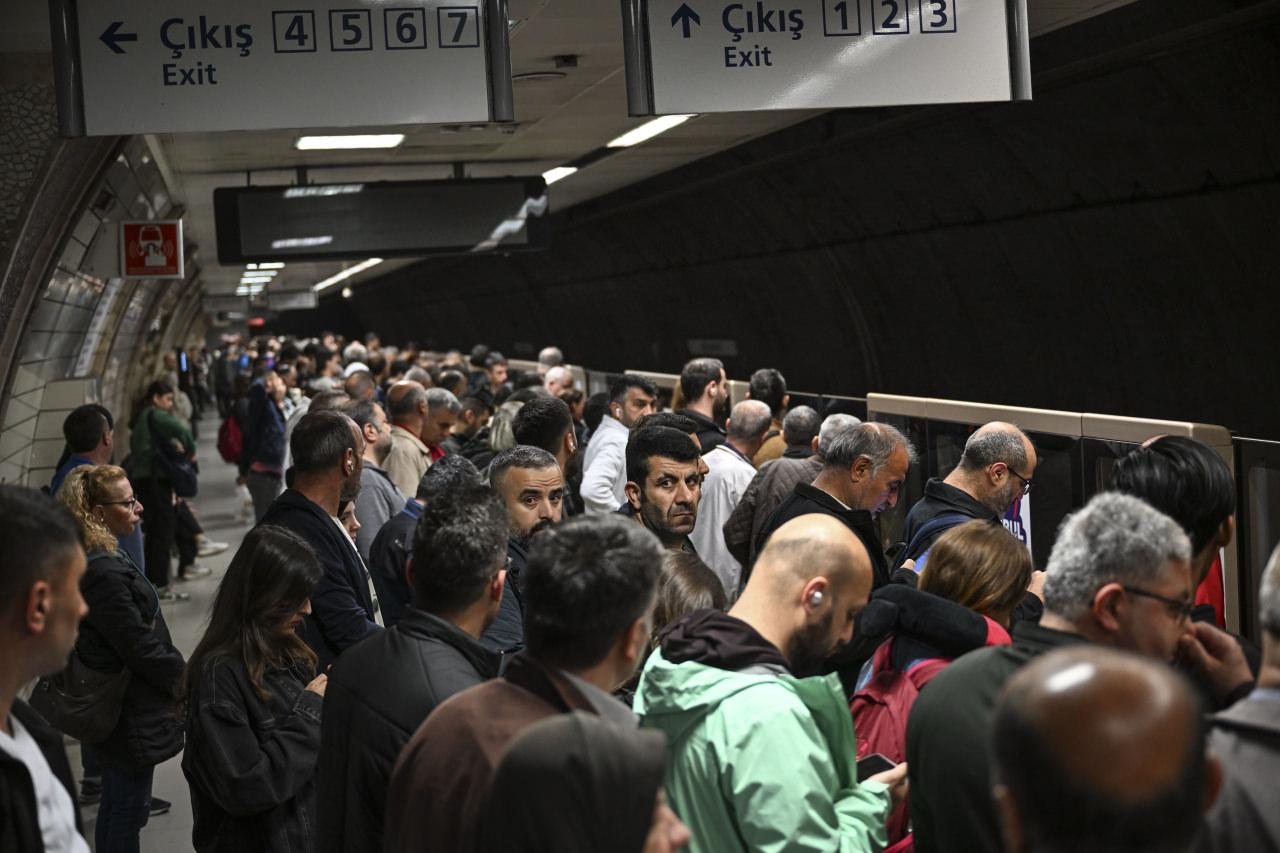 Üsküdar-Samandıra Metro Hattı'ndaki sorun 50 saattir giderilmedi: Vatandaş isyan etti!