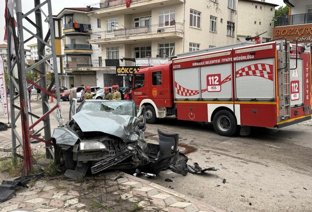 Otomobil ile cip kafa kafaya çarpıştı: 2'si ağır 3 yaralı!