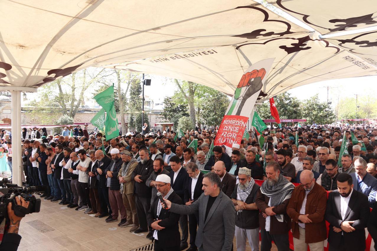 Gazze'de hayatını kaybedenler için Fatih'te gıyabi cenaze namazı kılındı