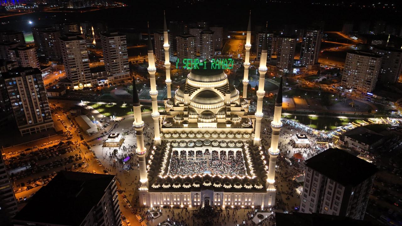 Şahinbey Millet Camii Kadir Gecesi'nde doldu taştı