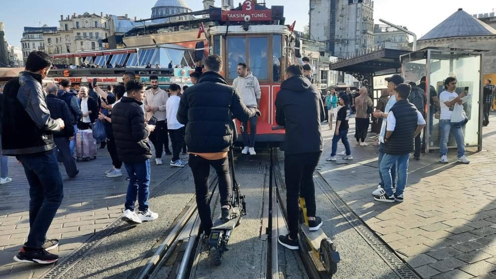 İstiklal Caddesi'nde nostaljik tramvay seferleri durduruldu