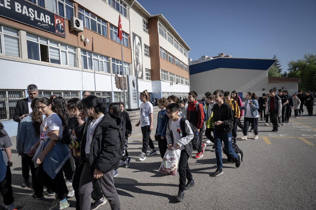 Okullarda tatilin bitmesiyle birlikte ilk ders zili çaldı