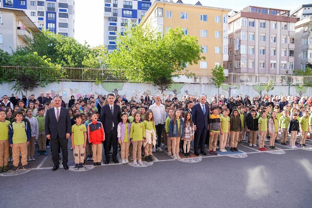 Başkan Yıldırım’dan minik protestoculara dondurma sürprizi