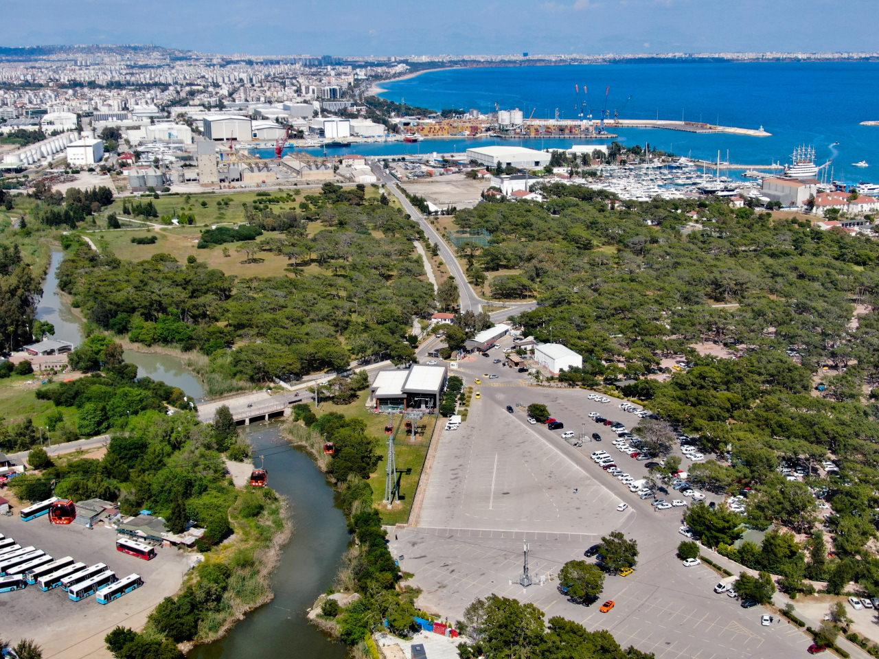 Antalya'da faciadan dönülen teleferik alanında dikkat çeken sessizlik