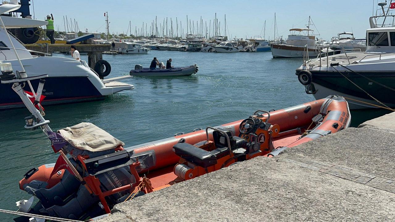 İstanbul boğazında deniz taksi ile kano çarpıştı! Yaralılar var