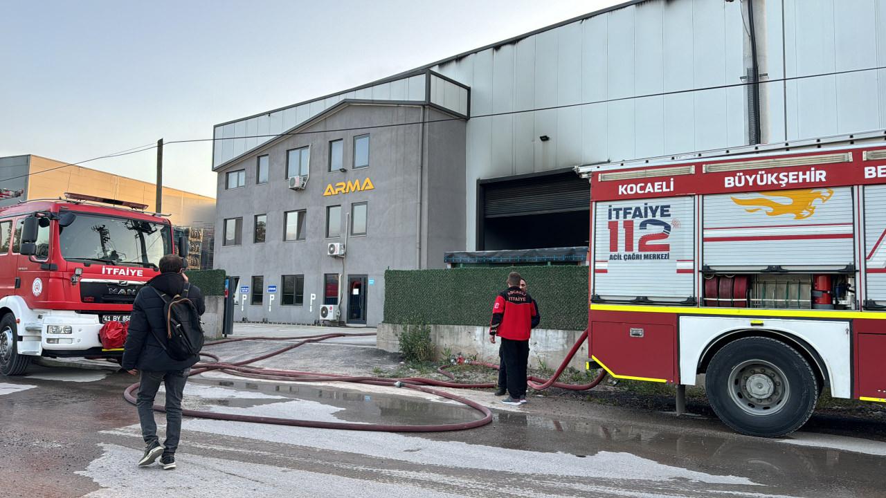 Kocaeli'ndeki madeni yağ fabrikasında yangın!