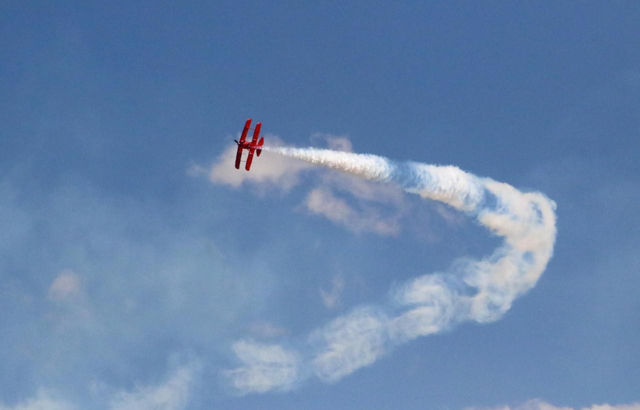 Türkiye'nin ilk kadın akrobasi pilotu Semin Öztürk’ten çocuklara özel gösteri