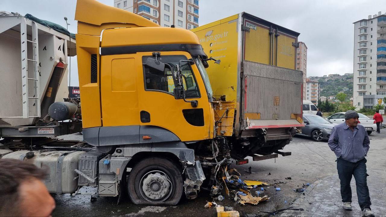 Ortalık savaş alanına döndü: TIR, 5 aracı biçti!