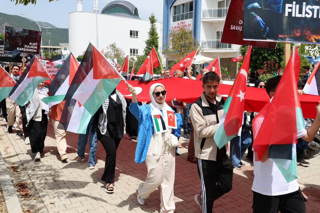 Alaaddin Keykubat Üniversitesi öğrencileri Gazze için yürüdü