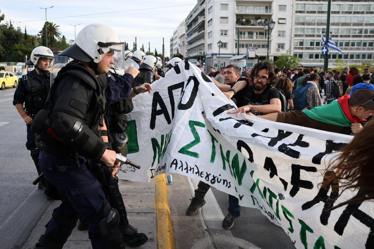 Yunanistan'da Filistin destekçilerine biber gazıyla müdahale!