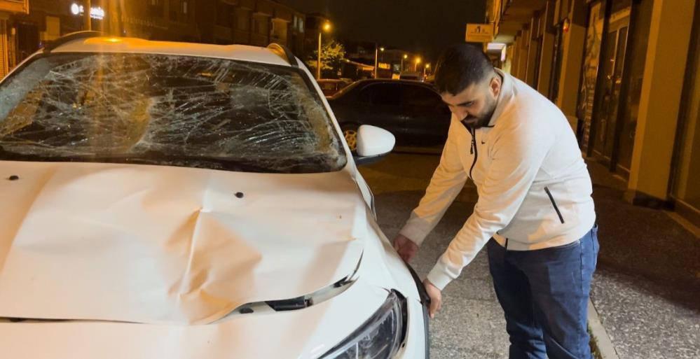 Bunu da gördük! Seyir halindeki araca at çarptı