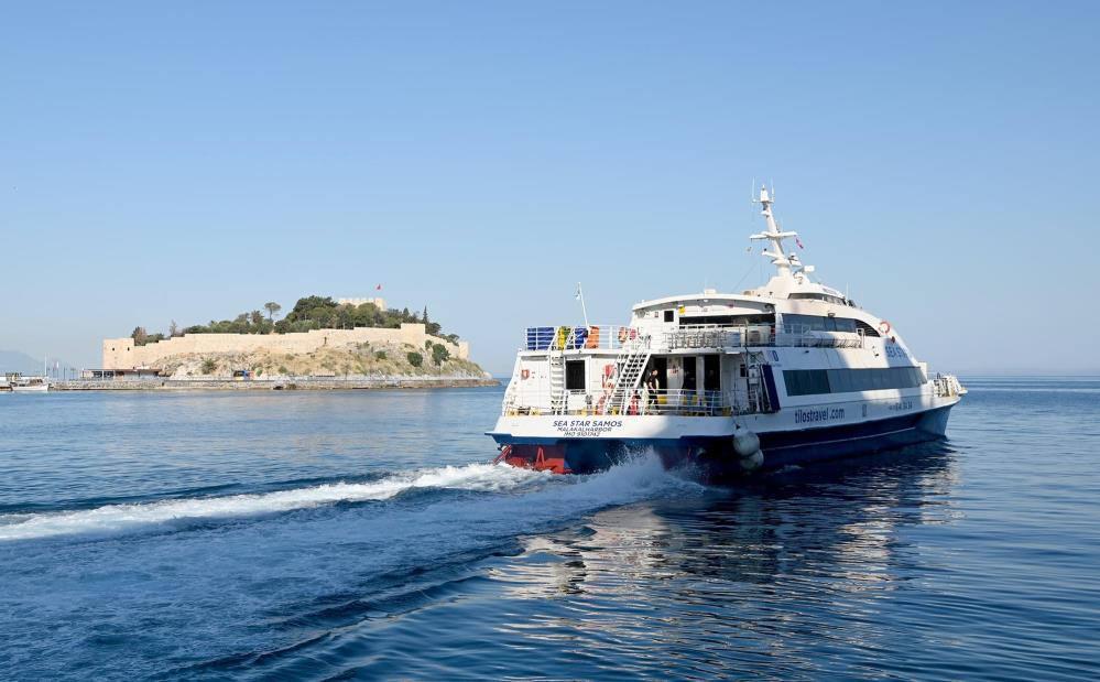 Kuşadası'ndan Sisam'a olan feribot seferlerine yoğun ilgi