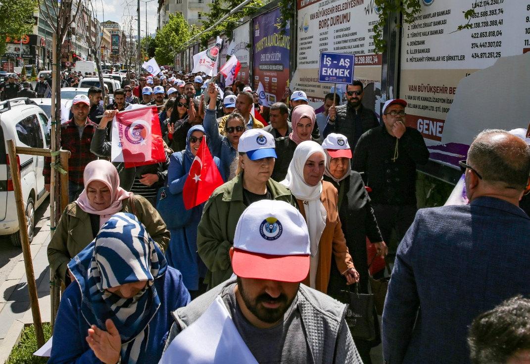 CHP ve DEM Parti'li belediyelerde 3 binden fazla işçi, 25 bin aile mağdur oldu